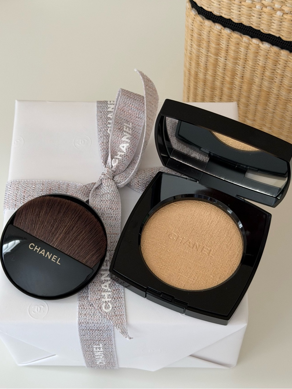 NWT Chanel Les Beiges Healthy Glow Highlighting Powder
